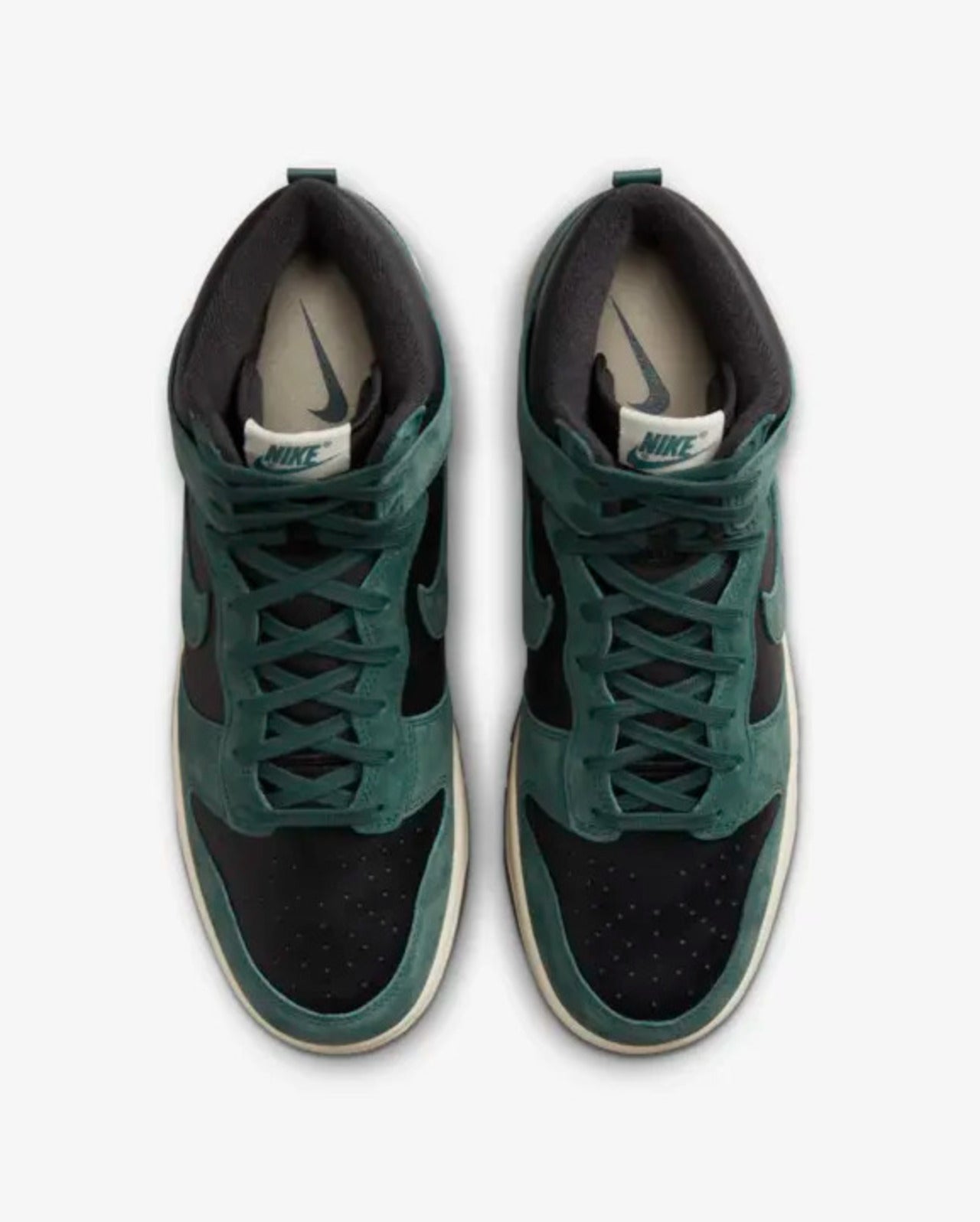 sneakers grises et noires en cuir, style rétro.
