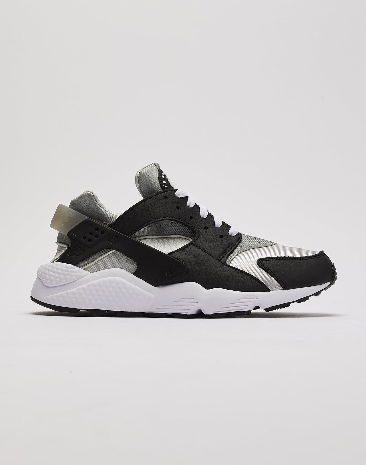 sneakers noires et blanches pour homme