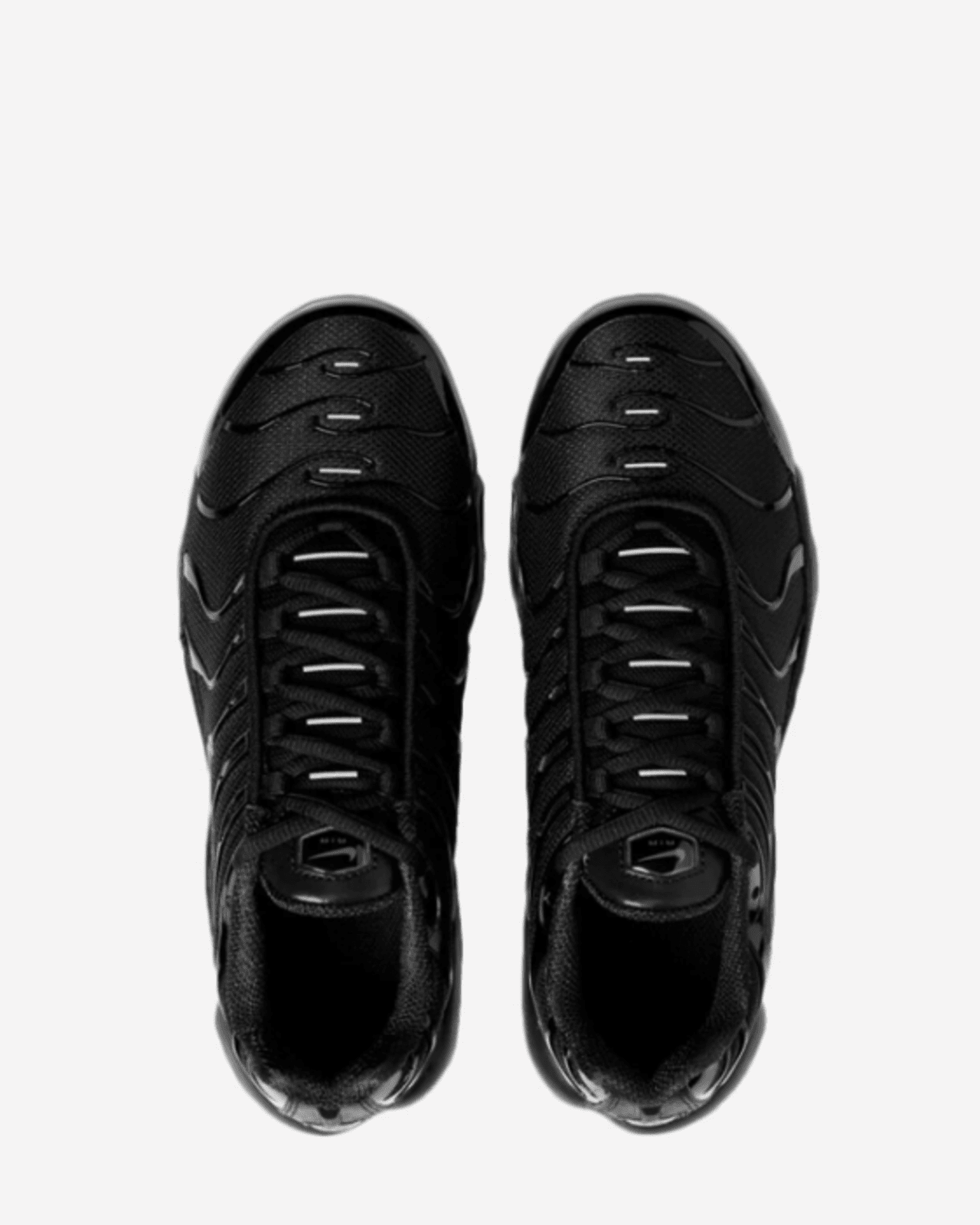 look urbain et sportif avec sneakers Air Max Plus.