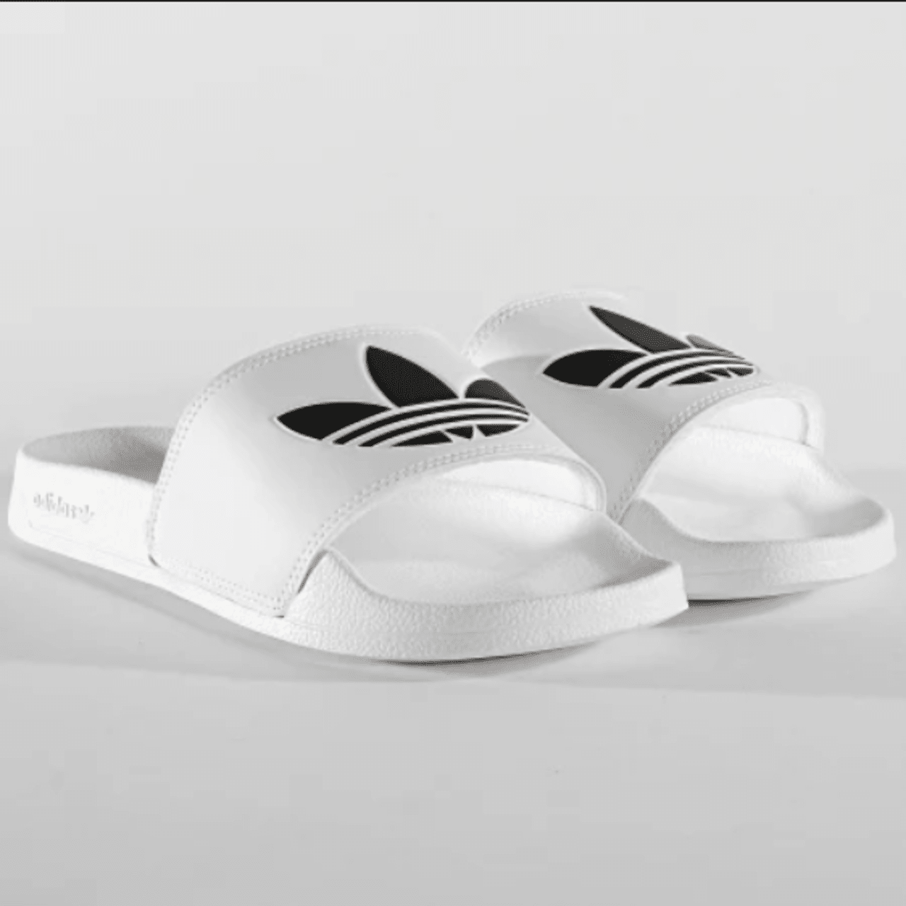 Vue latérale Adidas Adilette Lite FU8297