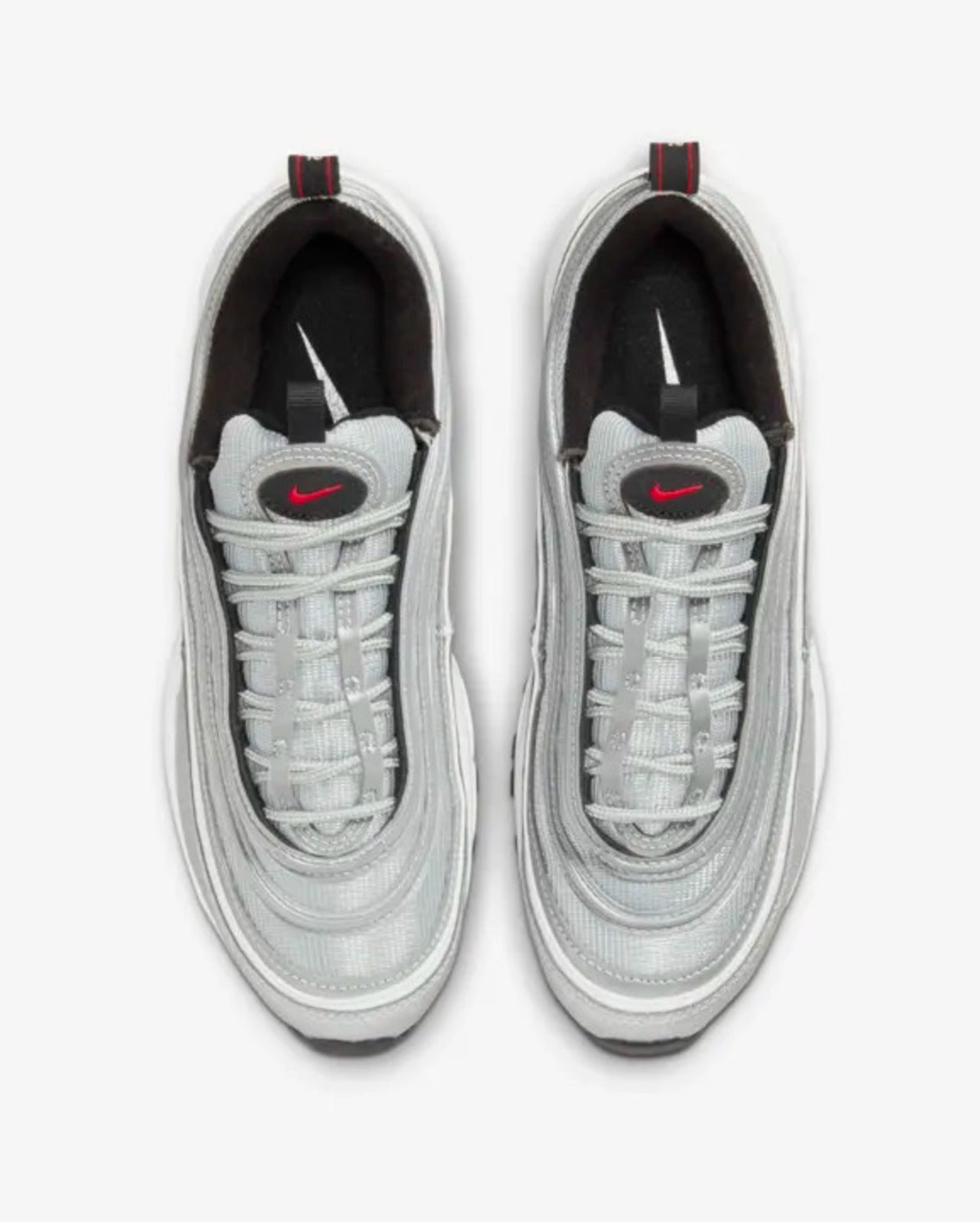 sneakers grises et argentées, design ondulé iconique.