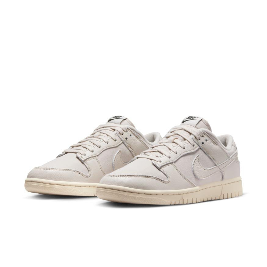 Nike Dunk Low Retro PRM détail cuir et semelle