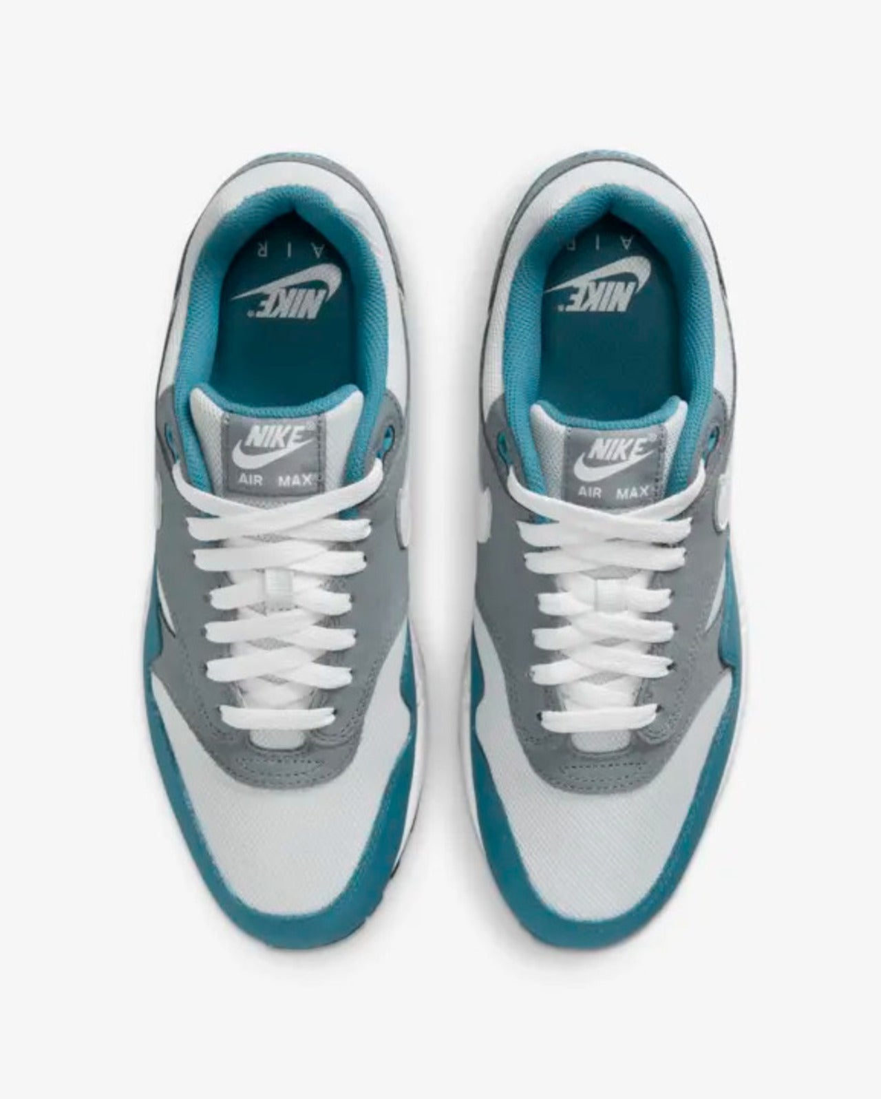 look urbain avec baskets classiques Nike Air Max 1