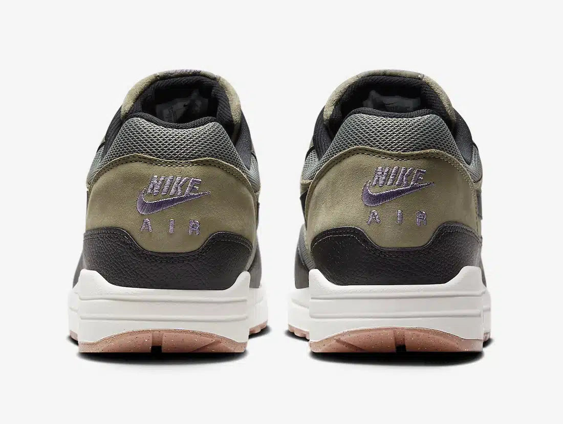 NIKE AIR MAX 1 SC